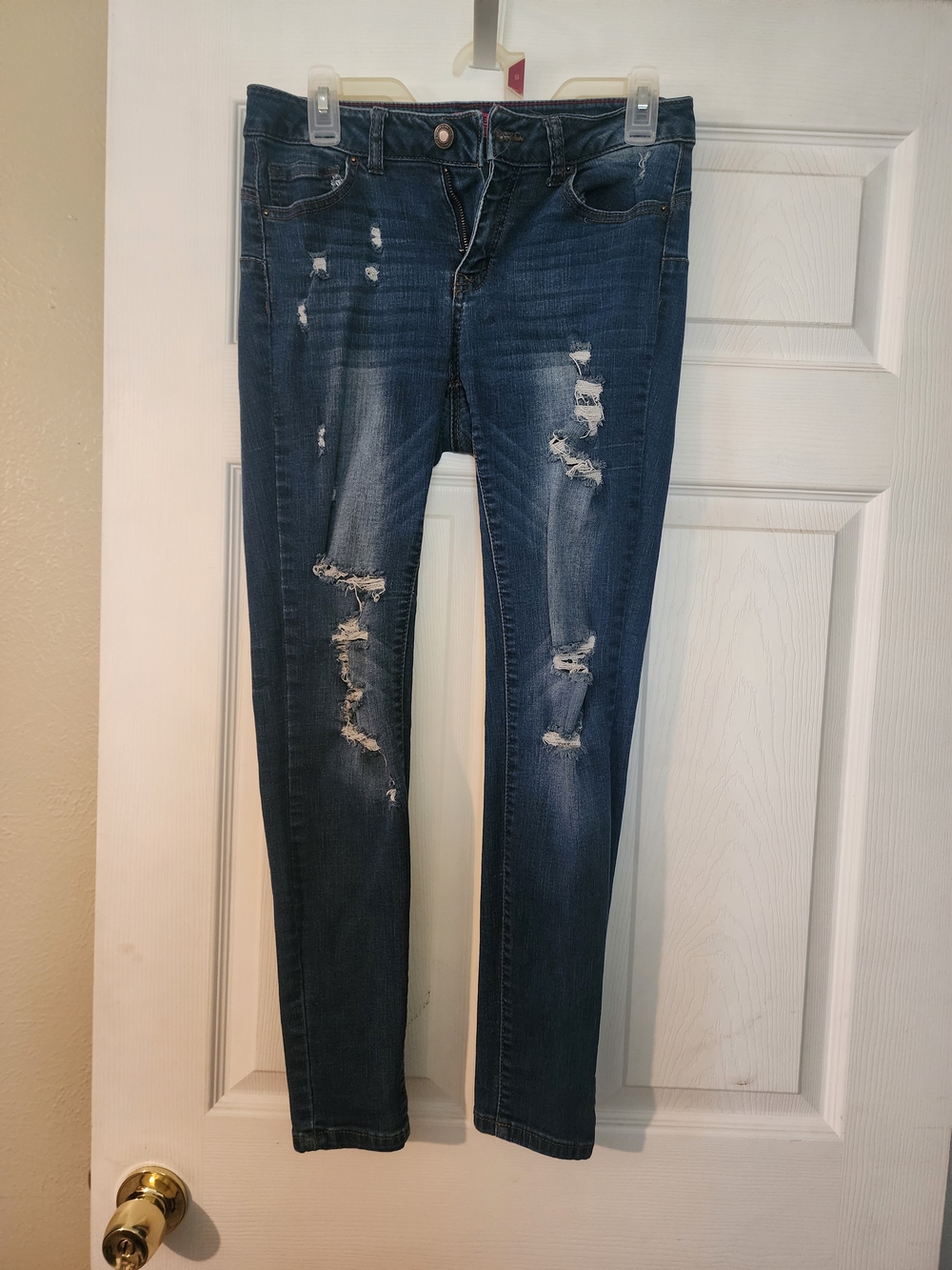 Women's Dark Wash Distressed Skinny Jeans - Blue